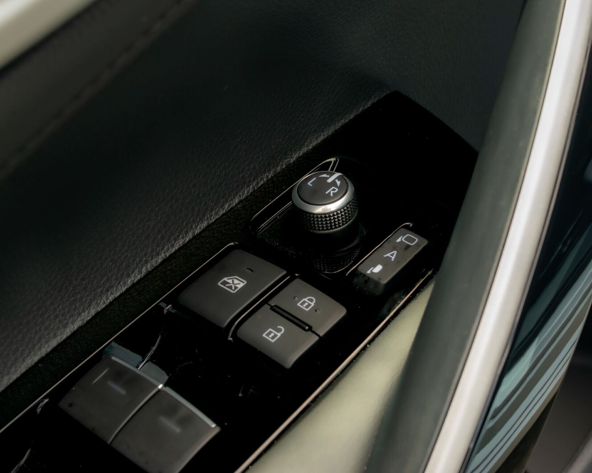 Corolla Hybrid interior 7