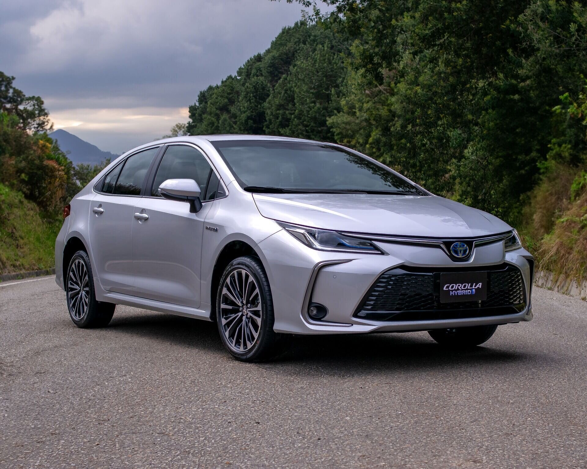 Corolla Hybrid exterior 2