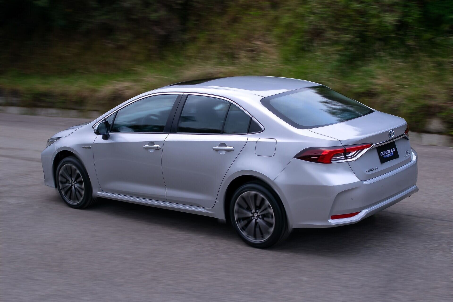 Corolla Hybrid exterior 4