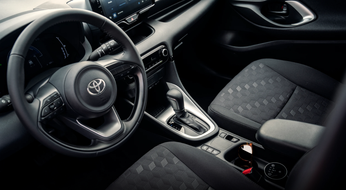 Interior Toyota Yaris HB – asientos y habitáculo